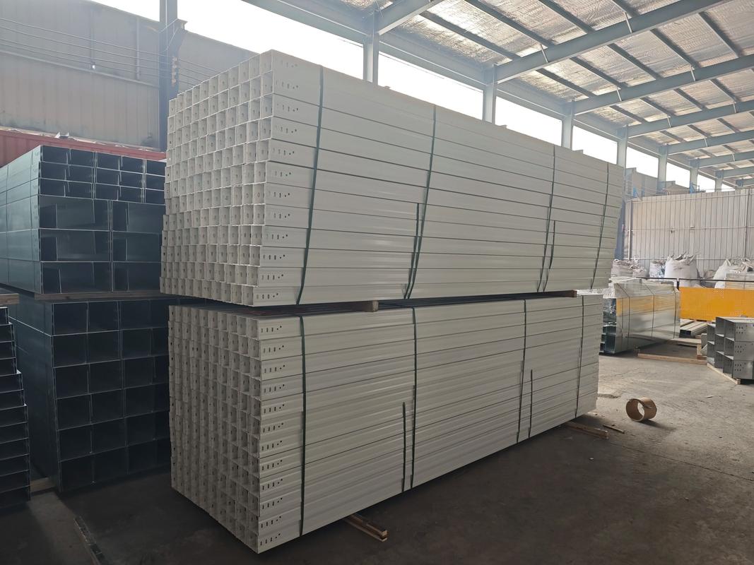 株洲市多孔电缆桥架生产公司本公司专业生产各种规格电缆桥架,热